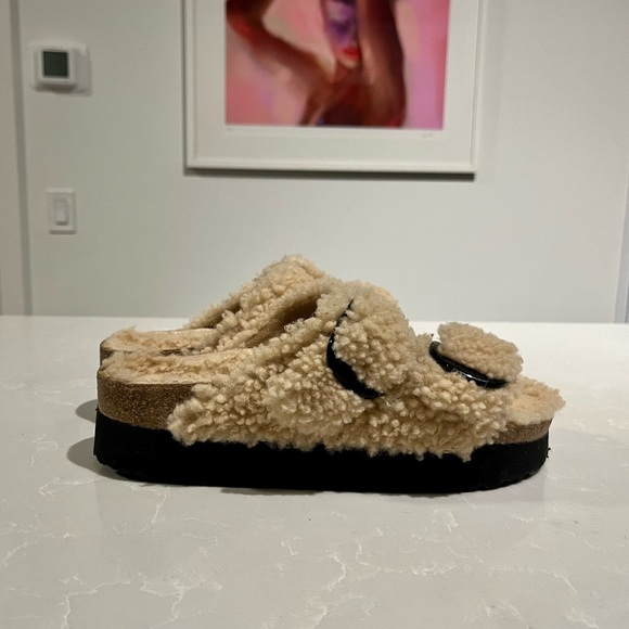 BIRKENSTOCK
Arizona Big Buckle Shearling Slide Sandals - Eggshell - Picture 7 of 11